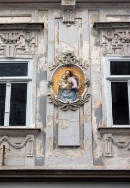 güzel renkli resim binanın duvarındaki düşük açılı görünüş