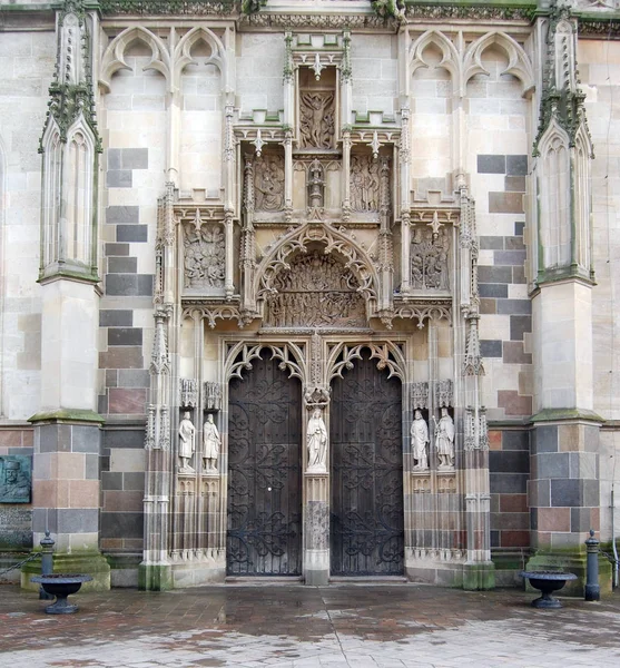 Vista Perto Pedra Antiga Fachada Igreja Histórica — Fotografia de Stock