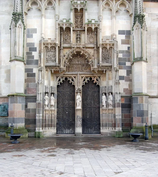 Закрытый Вид Каменный Исторический Фасад Церкви — стоковое фото