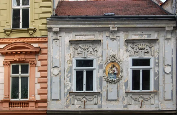 Lage Hoekmening Van Prachtige Kleurrijke Schilderen Muur Van Het Gebouw — Stockfoto