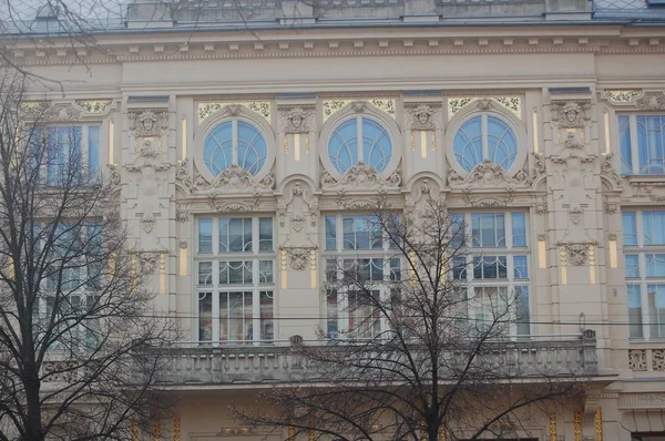 美丽的老欧洲建筑的完整框架图像 — 图库照片