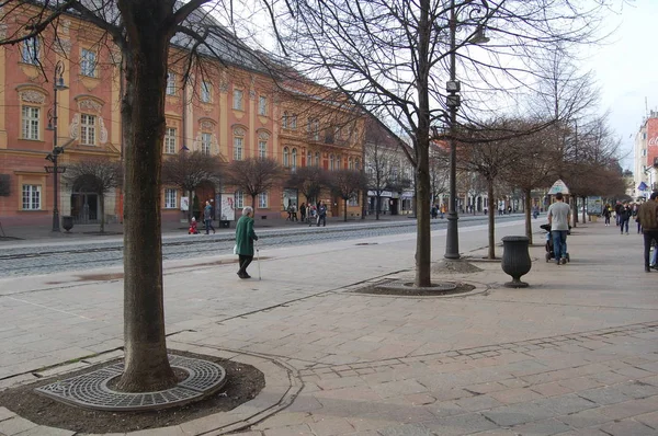 Stedelijke Scène Met Mensen Lopen Straat Europese Stad — Stockfoto