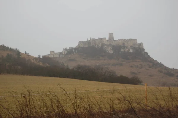 Vista Panorámica Del Castillo Spis Con Cielo Gris Sobre Fondo — Foto de Stock