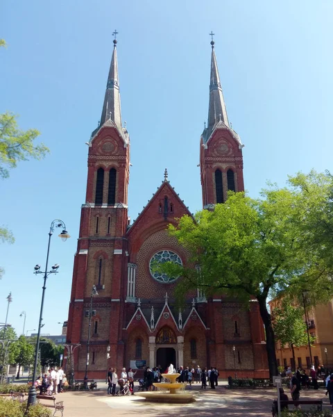 Viejo Edificio Iglesia Con Paredes Rojas Día Soleado — Foto de Stock