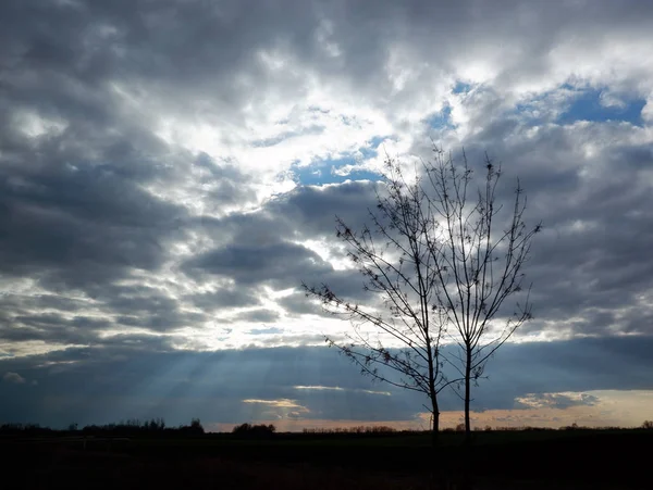 Plano Escénico Del Cielo Nublado Sobre Oubliette Del Paisaje Rural — Foto de Stock