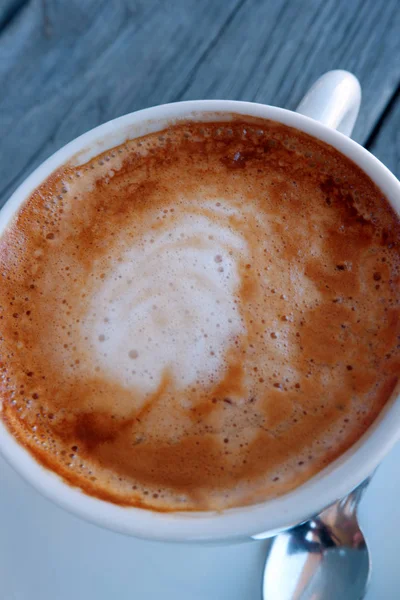 Una Taza Café Sobre Una Mesa Madera — Foto de Stock