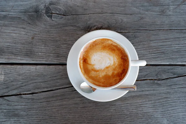 Eine Tasse Kaffee Auf Dem Holztisch — Stockfoto