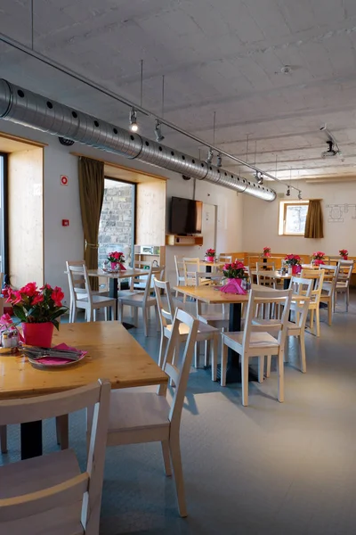 Interior Restaurante Com Móveis Madeira — Fotografia de Stock