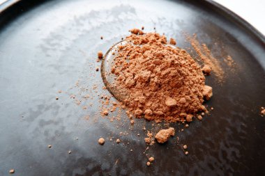 bal ile kakao tozu yakın 