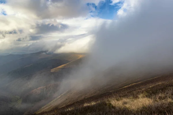 Montagna Colline Nuvole Tempesta Paesaggio Viaggio Vista Aerea Del Paesaggio — Foto Stock