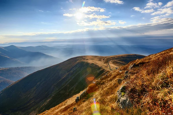 Sole Sugli Altopiani Vibrante Paesaggio Alpino Autunnale — Foto Stock