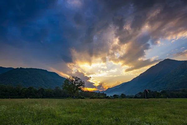 Tramonto Vibrante Nella Valle Alpina Valle Del Socha Tolmin Slovenia — Foto Stock