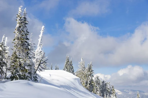 Глубокий Снег Высоко Горах Солнечный Пейзаж — стоковое фото