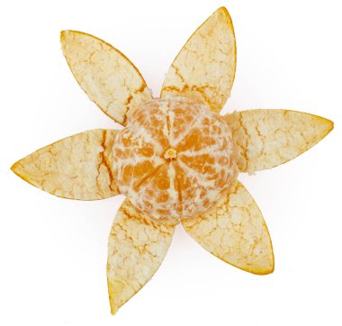 Soyulmuş mandalina beyaz izole. yıldız ya da çiçek şekli, üstten görünüm