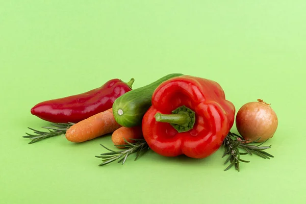 Verduras Frescas Saludables Sobre Fondo Verde —  Fotos de Stock