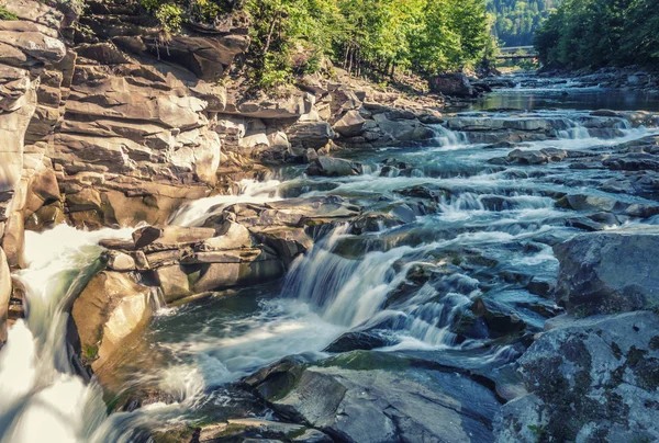 Rocky Kanyon Dağ Dere Vahşi Doğa Sahne — Stok fotoğraf