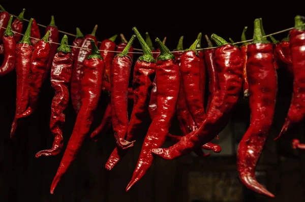 Secado Pimiento Rojo Picante Sobre Alambre Centrarse Centro —  Fotos de Stock