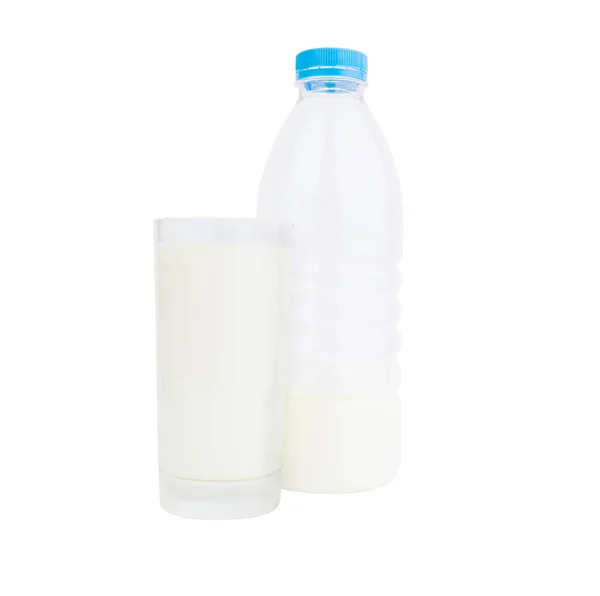 Flasche und Glas voll frischer Milch. — Stockfoto