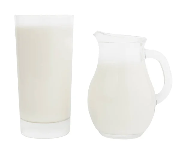 Glas und Krug voll frischer Milch — Stockfoto