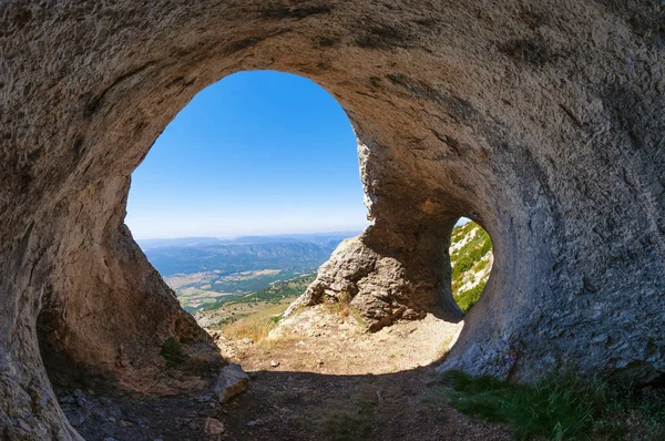 Пещера в форме сердца — стоковое фото