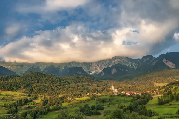 Niesamowity alpejski krajobraz — Zdjęcie stockowe