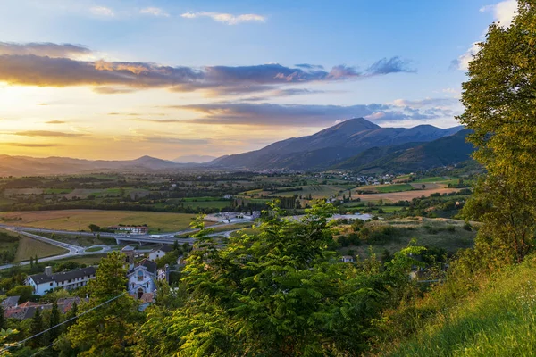 Belo pôr do sol em Monte Cucco, Umbria, Itália . — Fotografia de Stock