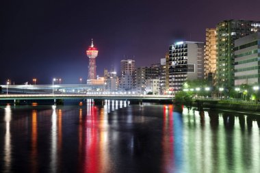 Gece Hakata liman kulesi, Fukuoka, Japonya