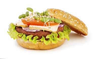 Beyaz arka planda vegan sandviç açtı