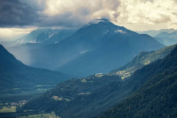 Nuvens Chuva Dramáticas Vale Montanha Trovoada Vale Soca Eslovénia — Fotografia de Stock