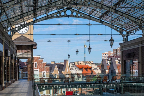 Красочные Крыши Современного Европейского Города Железнодорожная Станция — стоковое фото