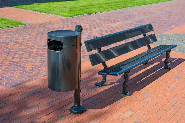 Trach Can Bench City Center Cleaning Waste Collecting Problem Large — Stock Photo, Image