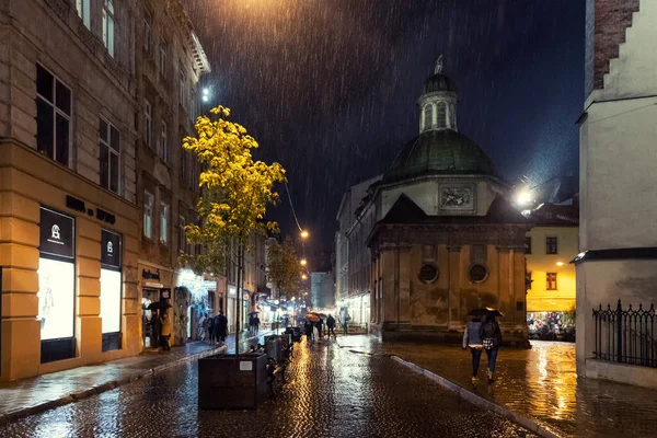 2020 Lviv Oekraïne Herfst Regen Lviv Nachtleven Oude Stad Van — Stockfoto