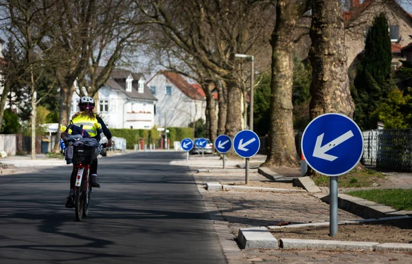 Vägmärken Ett Överflöd Sidogata Berlin — Stockfoto