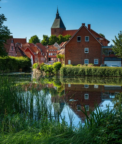 Vila Dan Bangunan Perumahan Selokan Dinding Kota Kecil Mlln Schleswig — Stok Foto