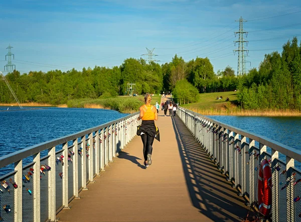 Kvinna Fitness Park — Stockfoto