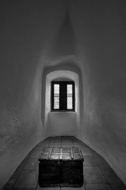 Eski bir kale içinde pencere eşiği 