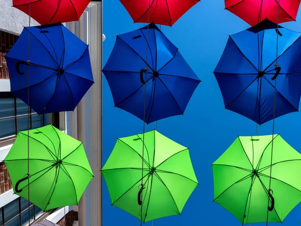 Bunte Regenschirmecovered Colourful Umbrellas — Stock Photo, Image