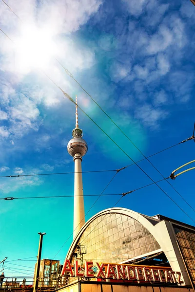 ベルリンのアレクサンダー広場のテレビ塔 — ストック写真