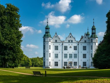 Schleswig-Holstein 'deki Ahrensburg Şatosu 