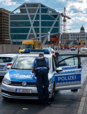 Şehirde dağıtıldığında Berlin polis