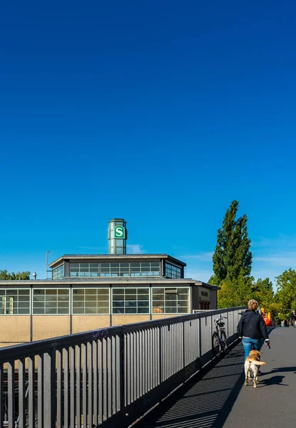 Bridge Leading Bornholmer Strasse Station Berlin — Stock Photo, Image