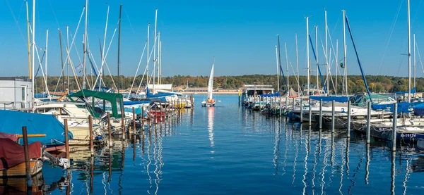 Brygga För Segelbåtar Motorbåtar Och Roddbåtar Den Stora Wannsee Berlin — Stockfoto