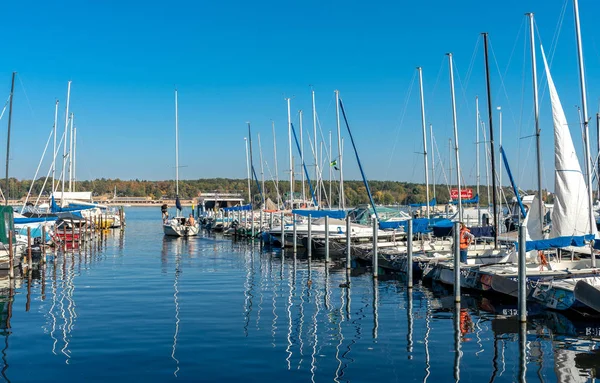 Skele Yelkenli Tekneler Motorbot Kürekli Tekneler Berlin Zehlendorf Büyük Wannsee — Stok fotoğraf