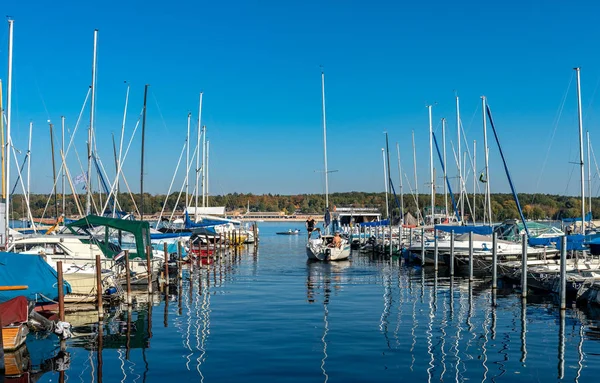 Móló Vitorlások Motorcsónakok Evezős Csónakokat Berlini Zehlendorf Nagy Wannsee — Stock Fotó