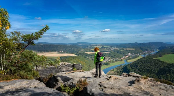 Saxony, Almanya için Elbsandsteingebirge Lileinstein zirvesinde Plato
