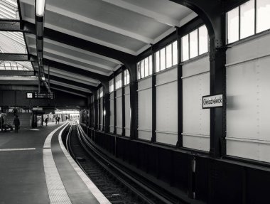 s ve berlin, Almanya tren istasyonları