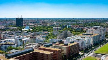 Potsdam Meydanı, Tv Kulesi, Filarmoni Salonu ve Leipzig Caddesi ile kuş bakışı bir görünümberlin