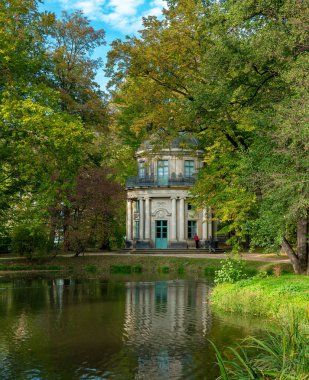 pillnitz, saksonya, dresden kalenin parkta küçük çay çardak