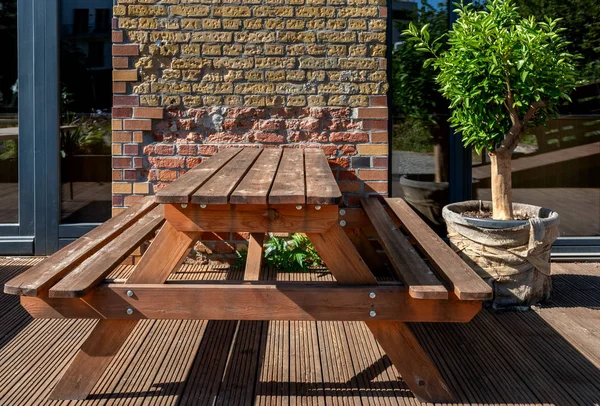 Garden Table Solid Wood Bench — Stock Photo, Image
