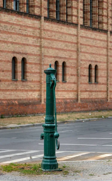 Historic Old Water Pump Roadside Berlin — Stock Photo, Image